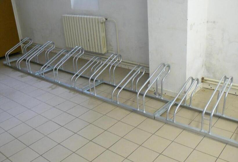 شقة غرفة واحدة, Koleje Zamecek