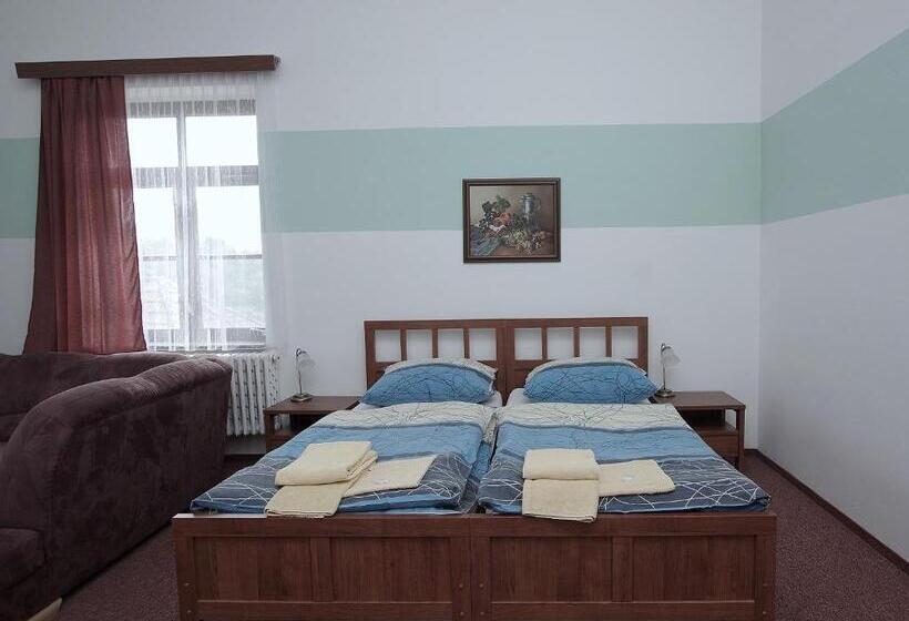 غرفة قياسية ثلاثية, Koleje Zamecek