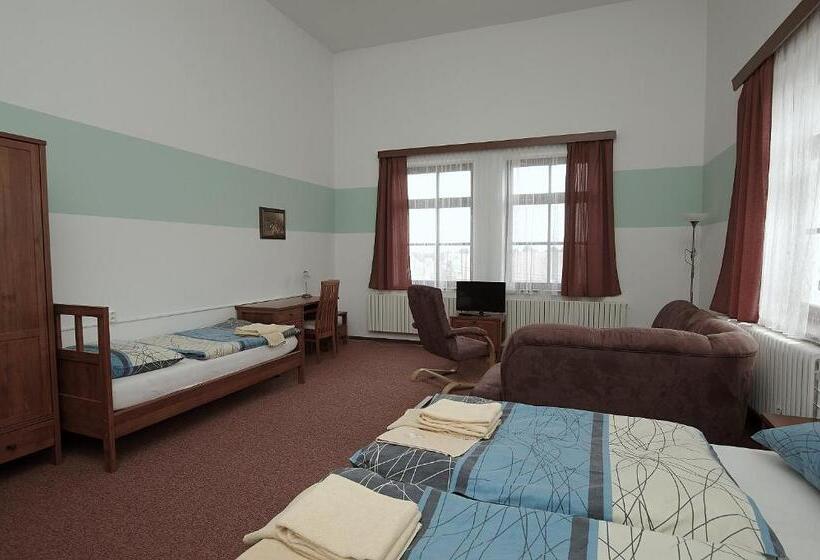 غرفة قياسية ثلاثية, Koleje Zamecek