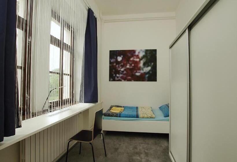 غرفة قياسية ثلاثية, Koleje Zamecek