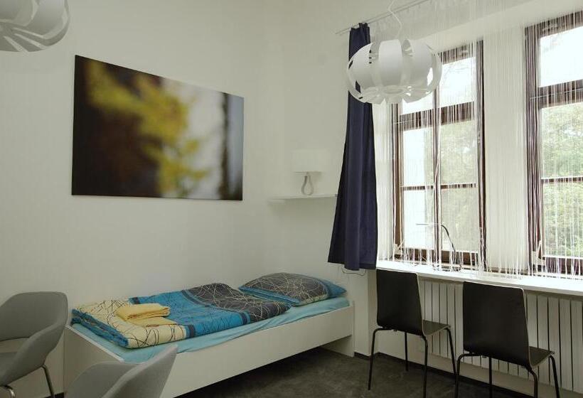 غرفة قياسية, Koleje Zamecek