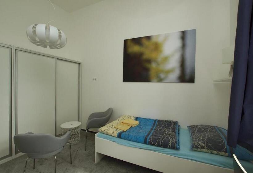 غرفة قياسية, Koleje Zamecek