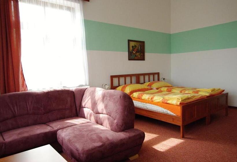 غرفة قياسية ثلاثية, Koleje Zamecek