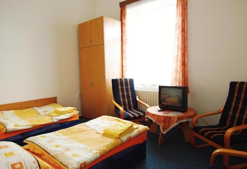 شقة 3 غرف, Koleje Zamecek