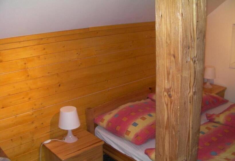 اتاق استاندارد, Maxova Bouda