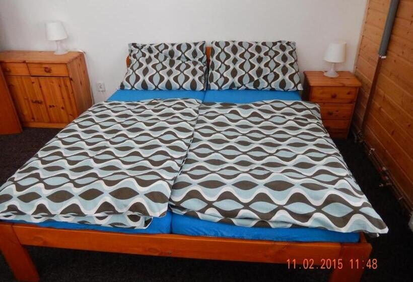 اتاق استاندارد سه نفره, Maxova Bouda