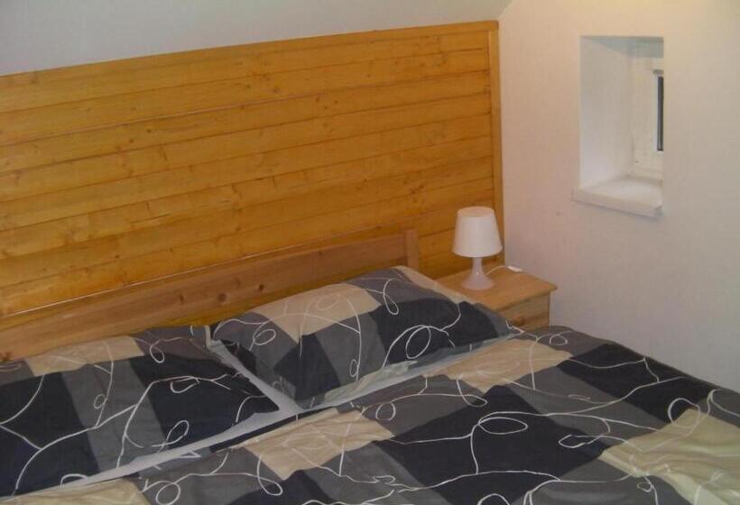 سوییت, Maxova Bouda