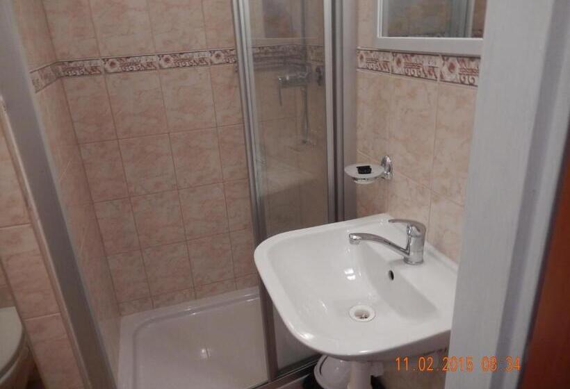 اتاق استاندارد با چشم‌انداز رودخانه, Maxova Bouda