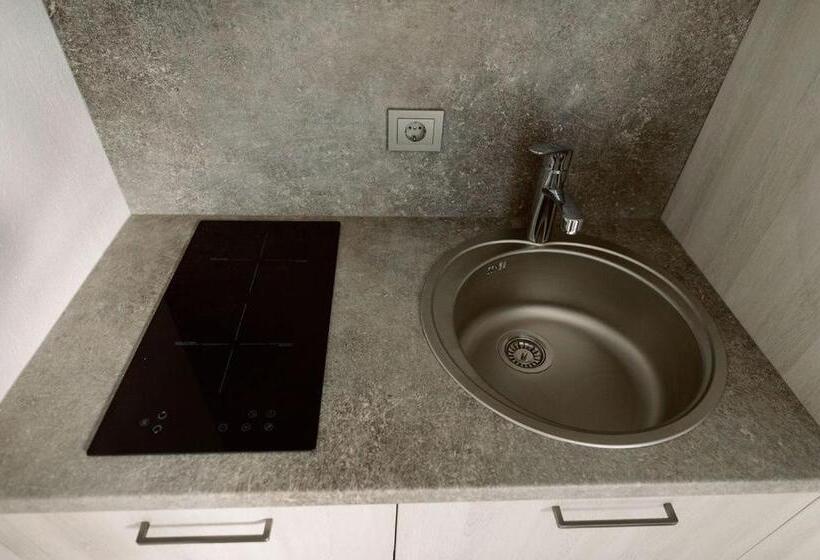 اتاق خانوادگی, Ošupio Vasarnamis