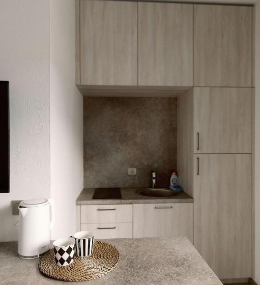 اتاق خانوادگی, Ošupio Vasarnamis