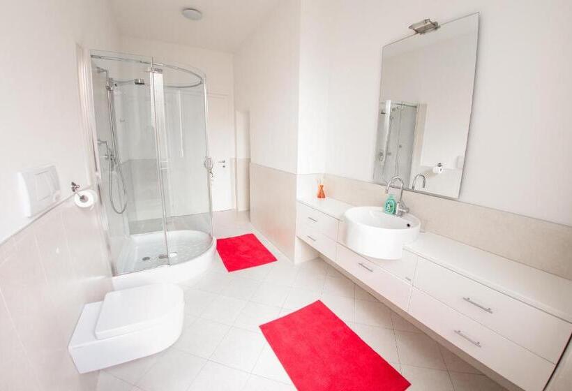 اتاق خانوادگی با سرویس بهداشتی مشترک, Villa Anita Rooms