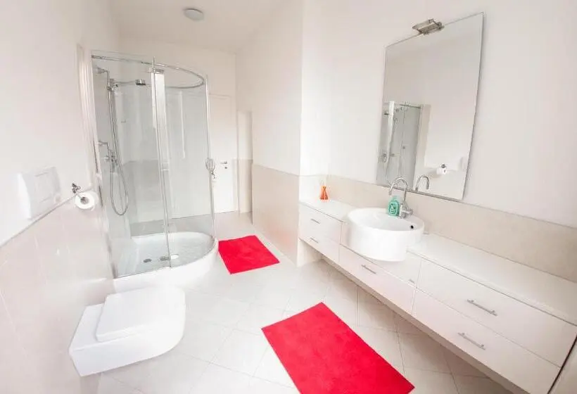 اتاق خانوادگی با سرویس بهداشتی مشترک, Villa Anita Rooms