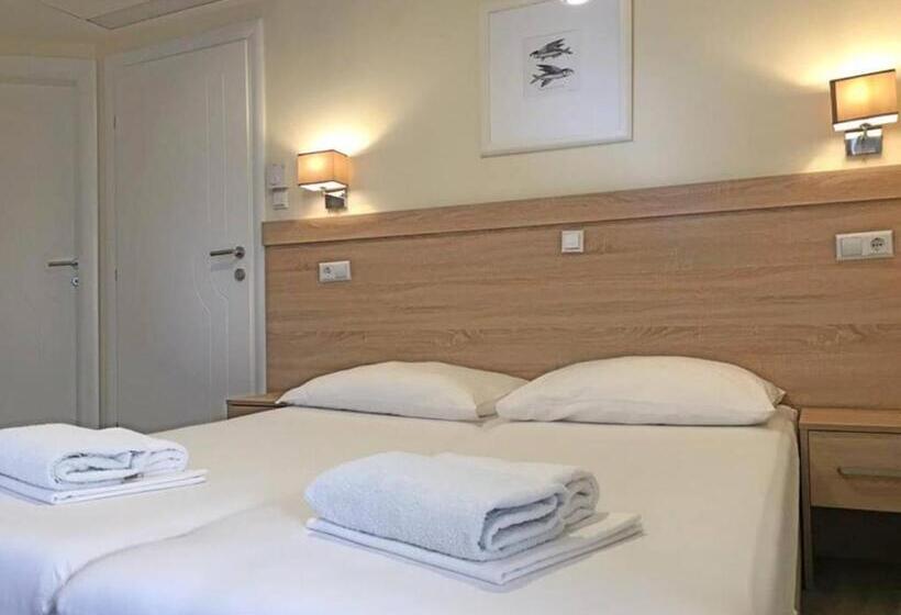 اتاق استاندارد با بالکن و چشم‌انداز دریا, Villa Slavka