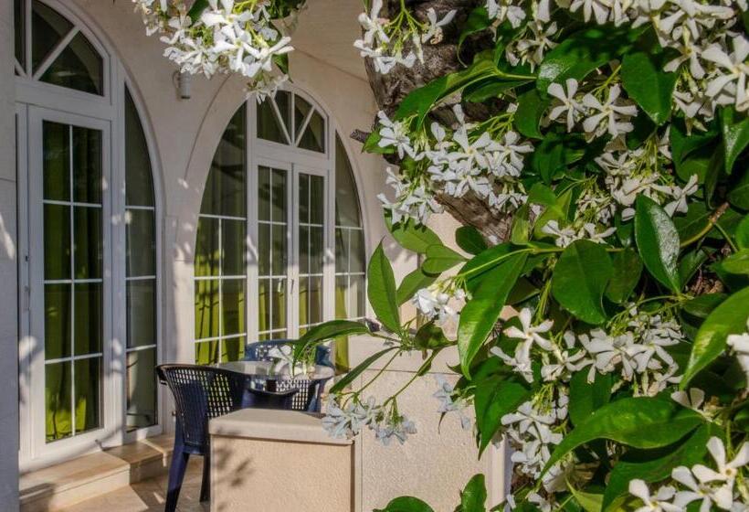 اتاق استاندارد با بالکن و چشم‌انداز دریا, Villa Slavka