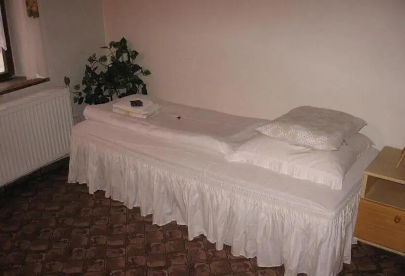 استودیوی استاندارد, Pension Archa
