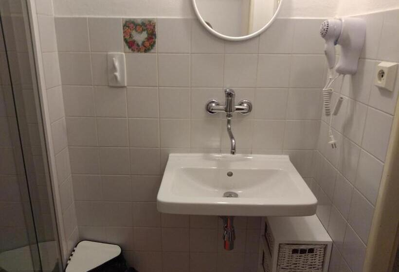 스탠다드 스튜디오, Pension Archa