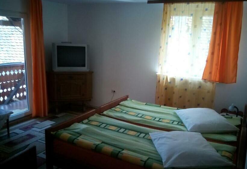 스탠다드 트리플 룸, Pensiunea Andrei Sibiel