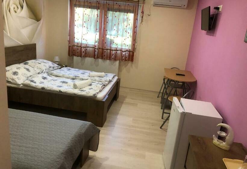 חדר סטנדרט לשלושה, Balaton Panzió