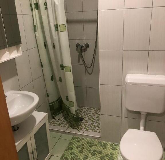 חדר סטנדרט לשלושה, Balaton Panzió