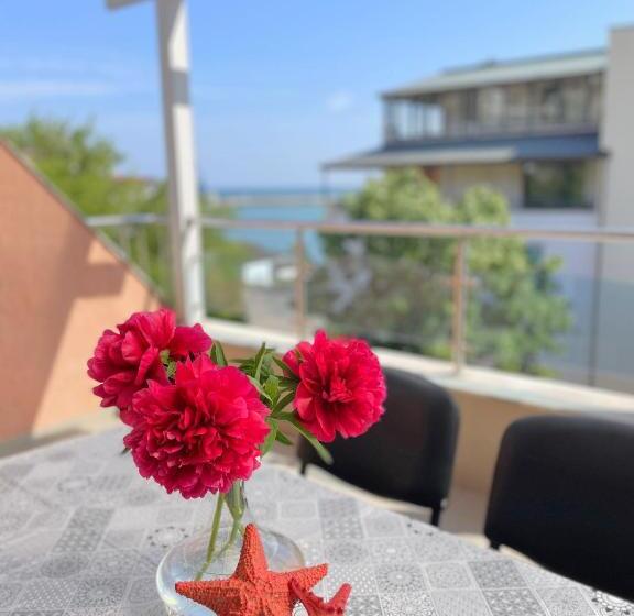 带海景及露台及1个卧室的公寓, Family Hotel Morska Zvezda