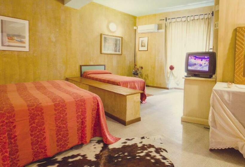 Chambre Triple Standard, Centrale