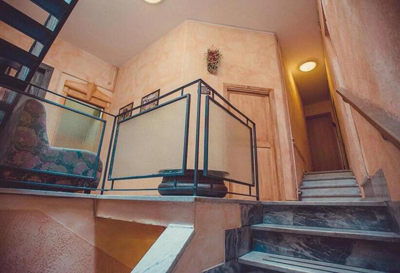 Chambre Standard Individuelle, Centrale