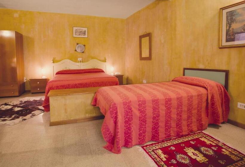 Chambre Triple Standard, Centrale