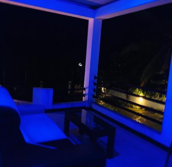 غرفة قياسية مزوَّدة بشُرفة, Chill House Safari Resort