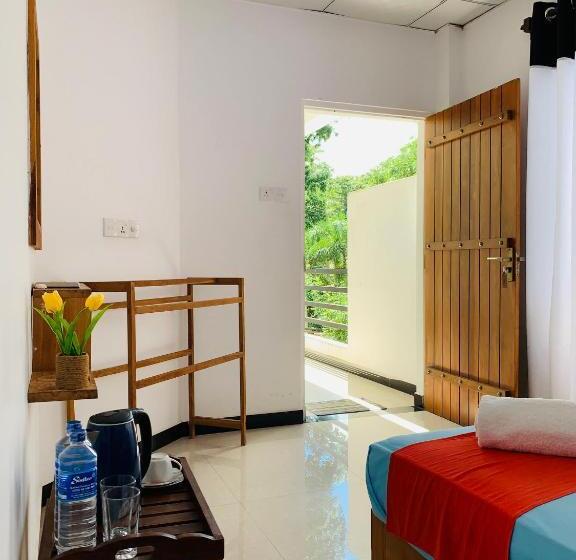 غرفة قياسية مزوَّدة بشُرفة, Chill House Safari Resort