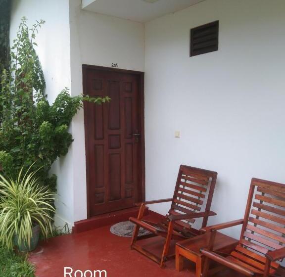 Семейный Номер Deluxe, Feel The Waves