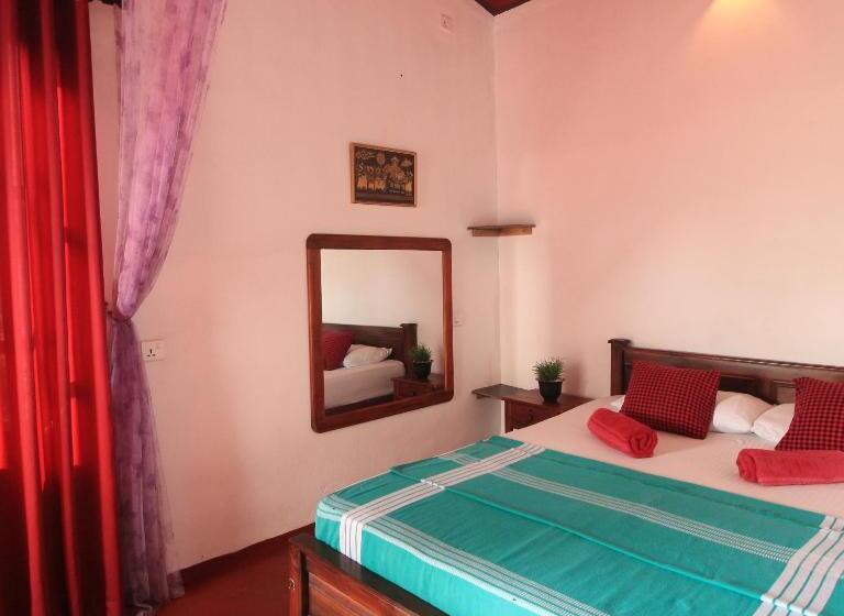 Семейный Номер Deluxe, Feel The Waves