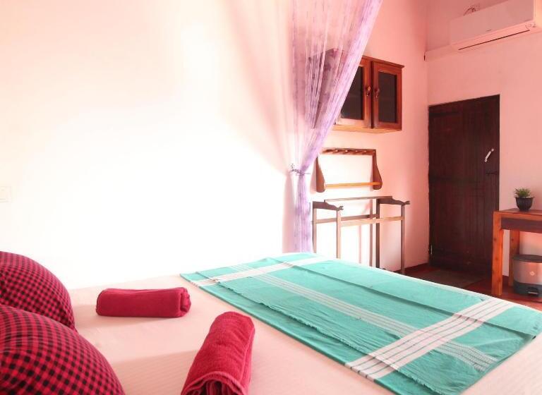 Семейный Номер Deluxe, Feel The Waves