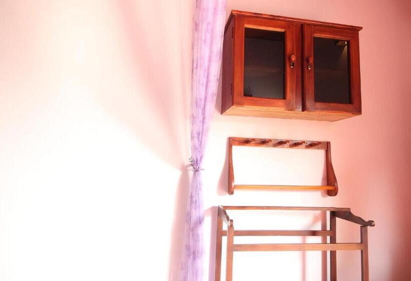 Номер Economy, Feel The Waves