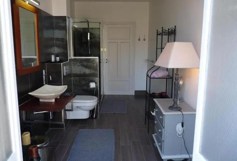 اتاق استاندارد سه نفره, Chambres D Hôtes Côté Parc Côté Jardin Avec Parking Privé Gratuit