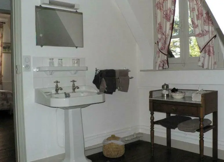 اتاق استاندارد, Chambres D'hôtes Les Charmettes
