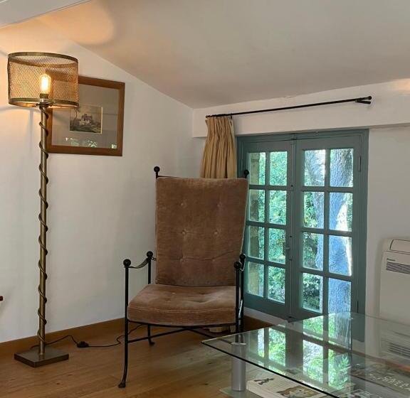 اتاق لوکس, Face Au Palais