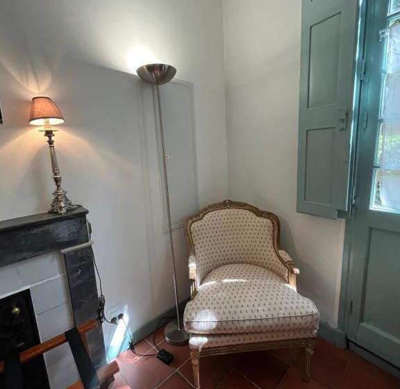 اتاق استاندارد با چشمانداز باغ, Face Au Palais