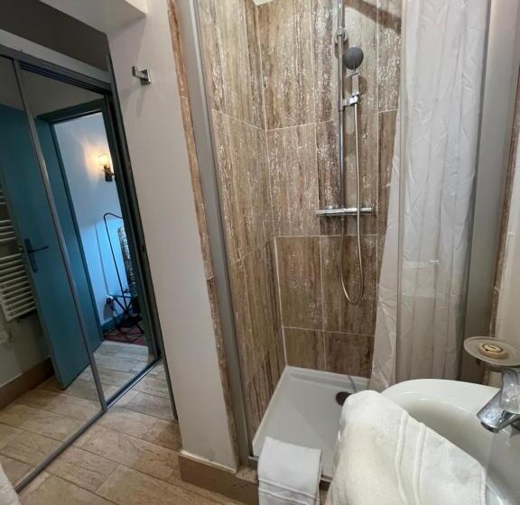 اتاق استاندارد با چشمانداز باغ, Face Au Palais