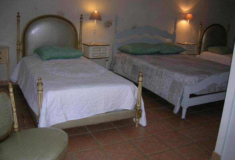 חדר משפחתי, Le Mas Des Baux