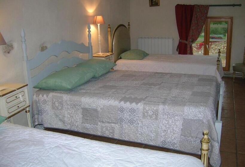 חדר משפחתי, Le Mas Des Baux