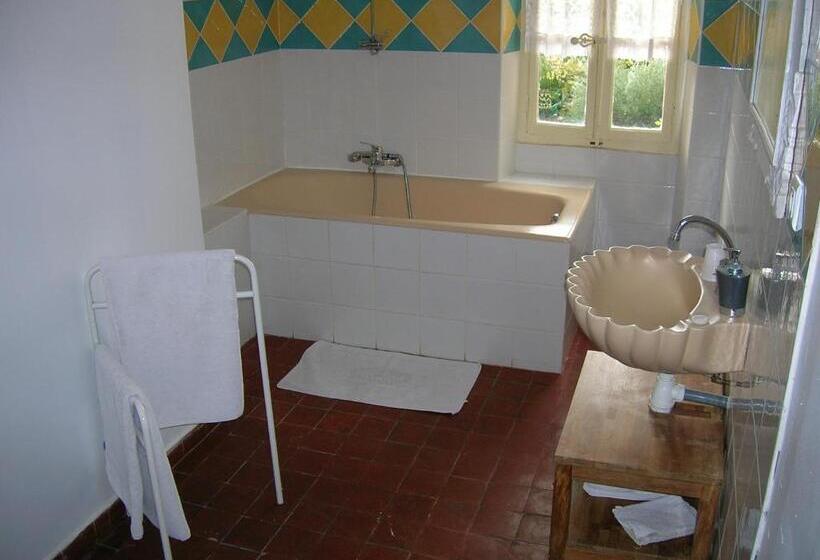 סוויטה, Le Mas Des Baux