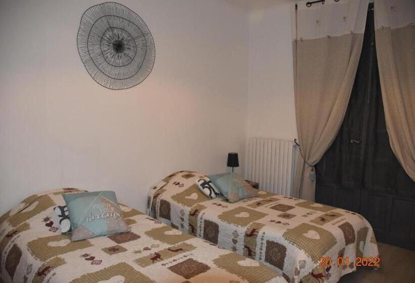 חדר משפחתי, Villa Lumières