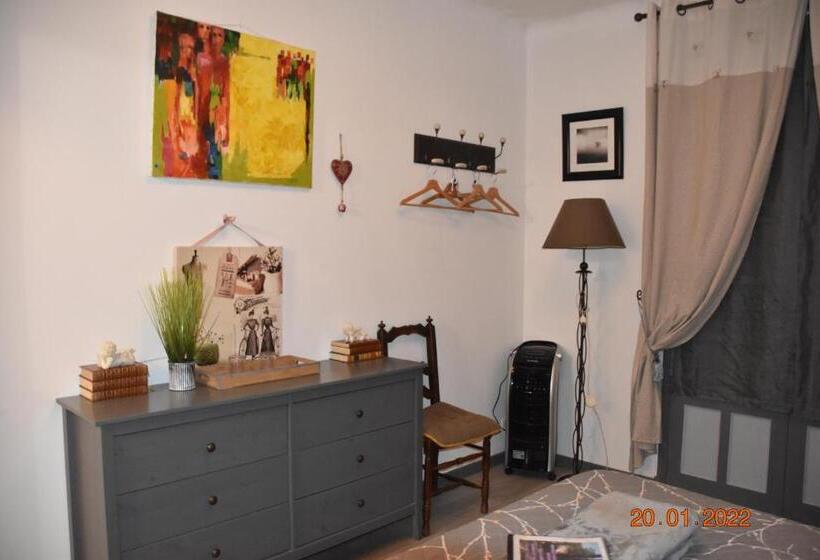 חדר משפחתי, Villa Lumières