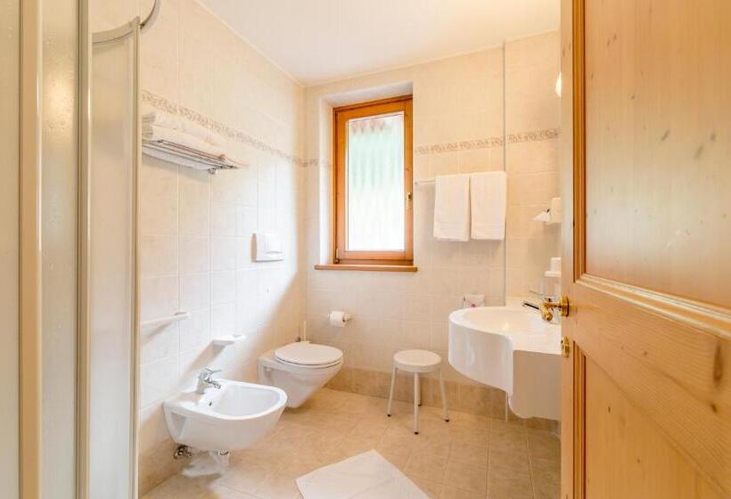 חדר קלאסי לשלושה, Garni La Stua