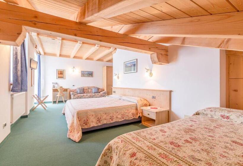 חדר קלאסי לשלושה, Garni La Stua