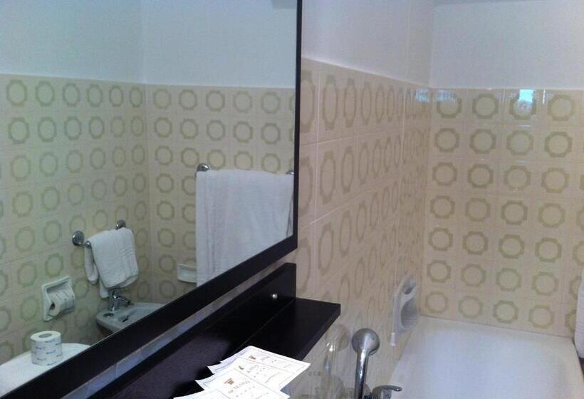 חדר משפחתי, La Silvana