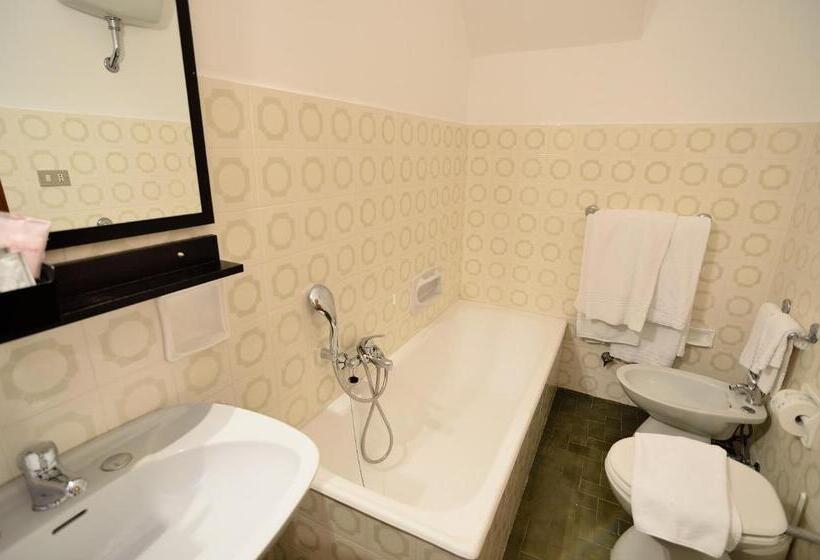 חדר משפחתי, La Silvana