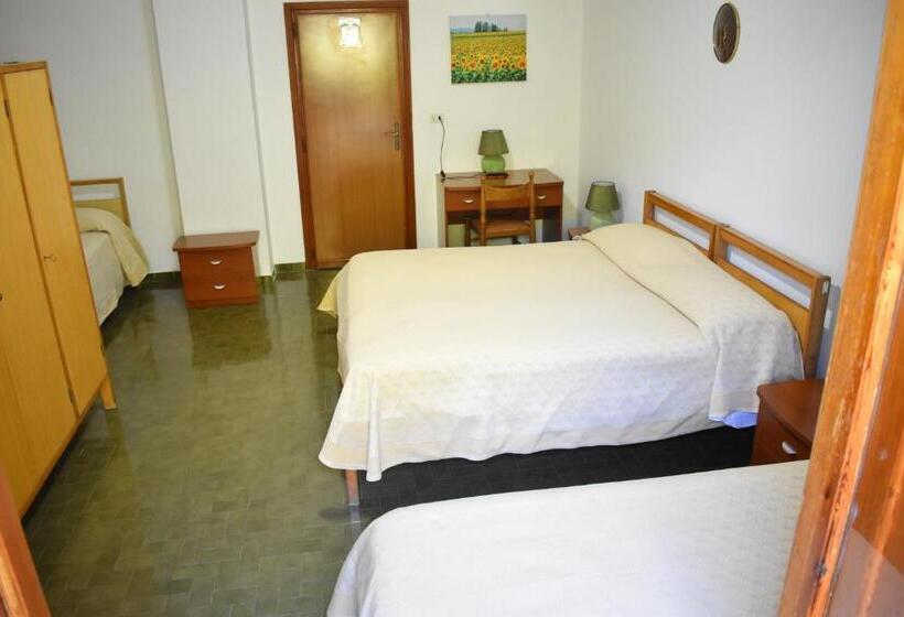 חדר משפחתי, La Silvana