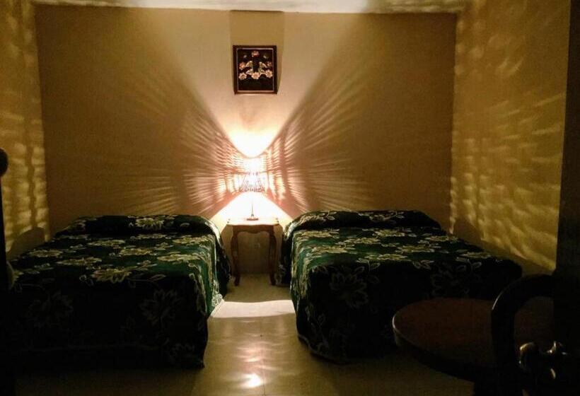 标准间带漩涡浴缸, Lienzo Charro 1