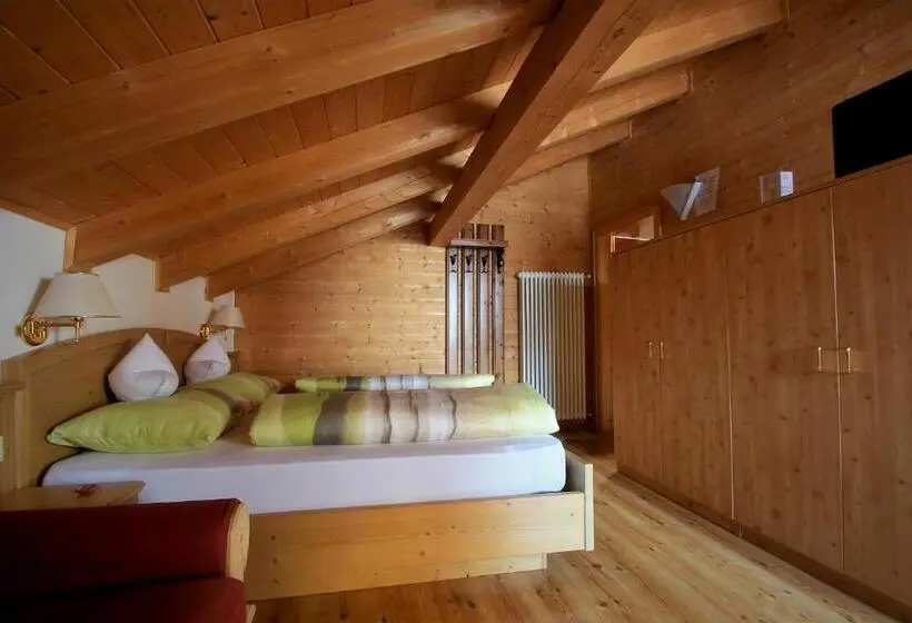 سوییت خانوادگی, Pension Mirandola